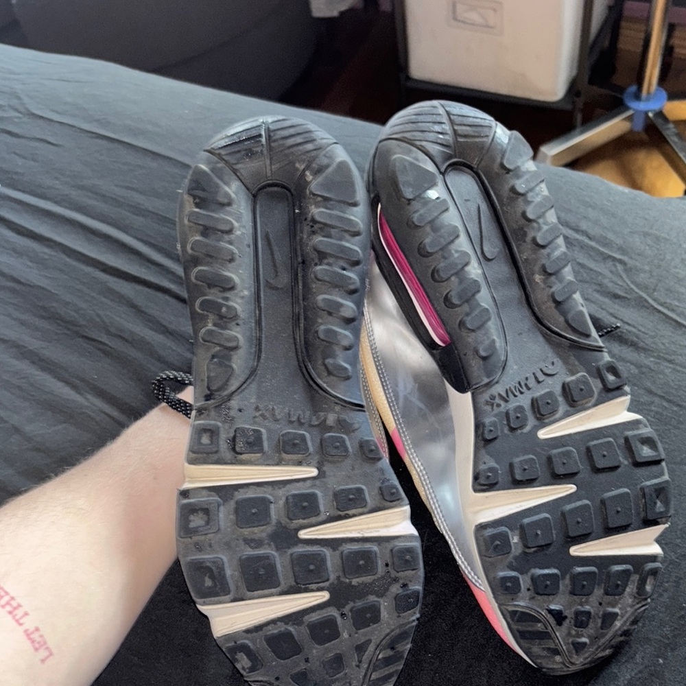 Nike AirMax 2090 Pink and Orange Sneakers with Gradient Design - Picture 6 of 6